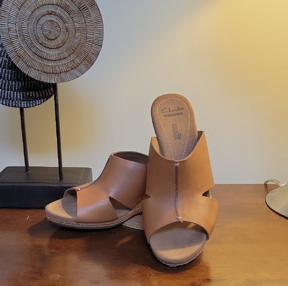 Clarks Tan Soft Cushion Leather Mules with Block Heel